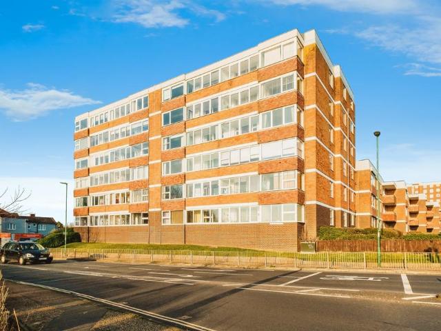 Flat for sale in Fishersgate, West Sussex