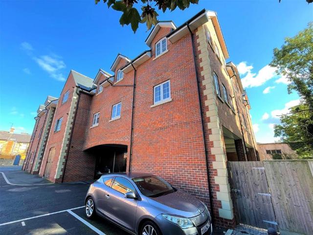 Flat for sale in Chippenham, Wiltshire