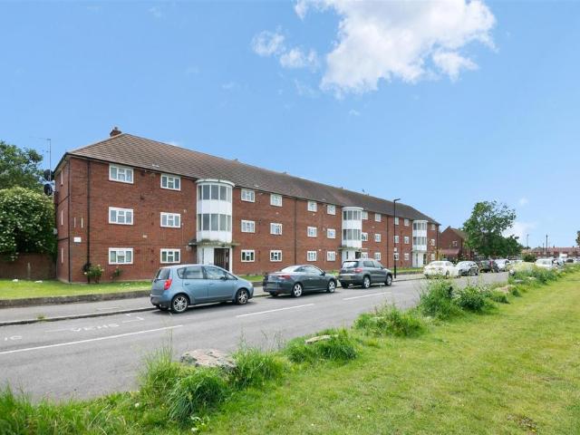 Flat for sale in London Borough of Hounslow, Greater London