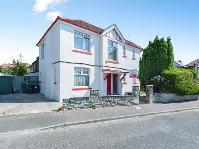 Flat for sale in Winton, Bournemouth