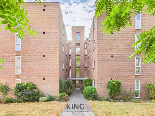 Flat for sale in Fretherne, Hertfordshire