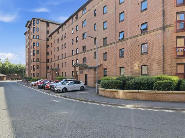 Flat for sale in Merchant City, Scotland