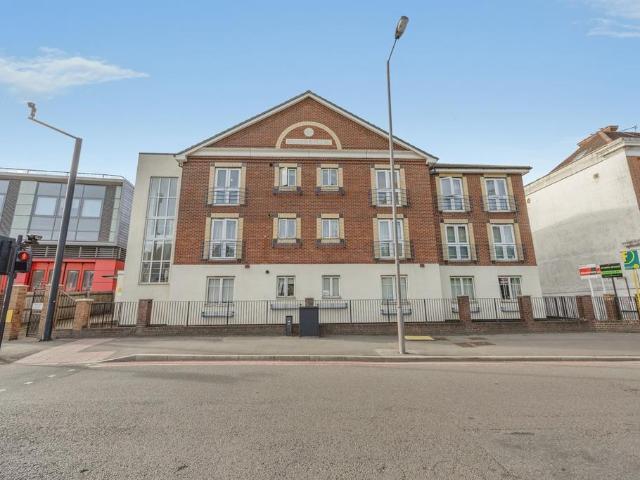 Flat for sale in London Borough of Croydon, Greater London