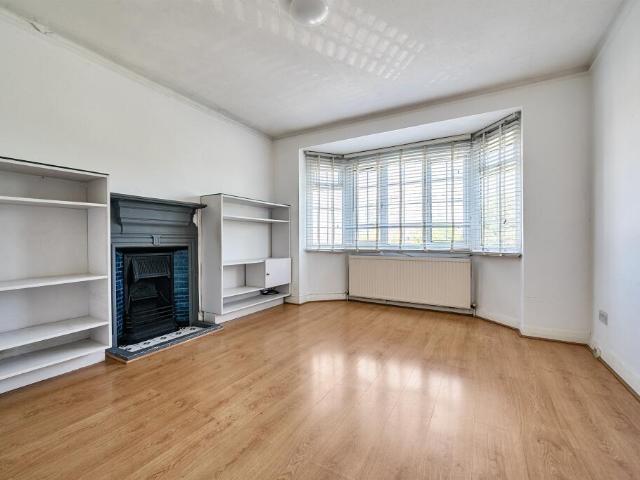 Flat for sale in Whetstone, Cat Hill