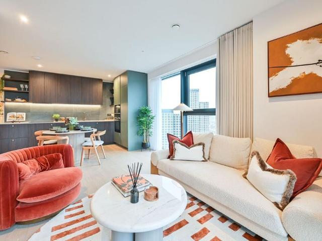 Flat for sale in Elephant and Castle, Greater London