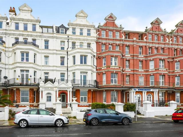 Flat for sale in Central, Heathlands