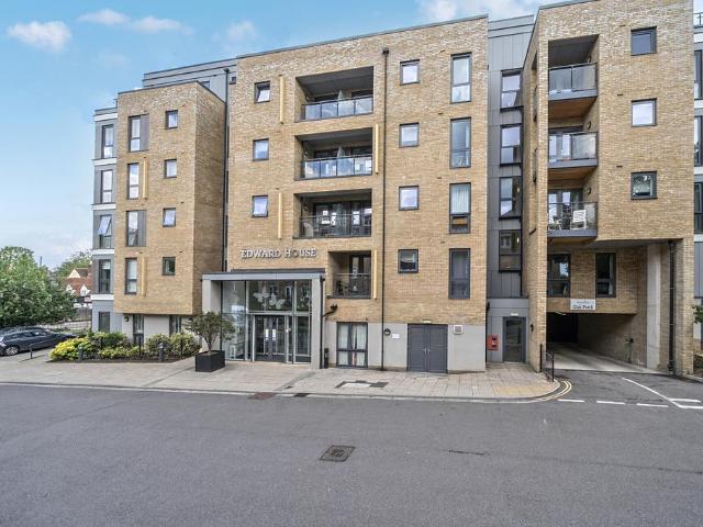 Flat for sale in Hertford, Colliers End
