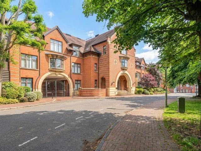 Flat for sale in Henley-on-Thames, Berrick Salome