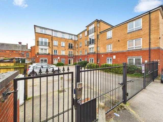 Flat for sale in New Boultham, Brayford
