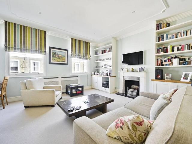 Flat for sale in Earl's Court, Greater London