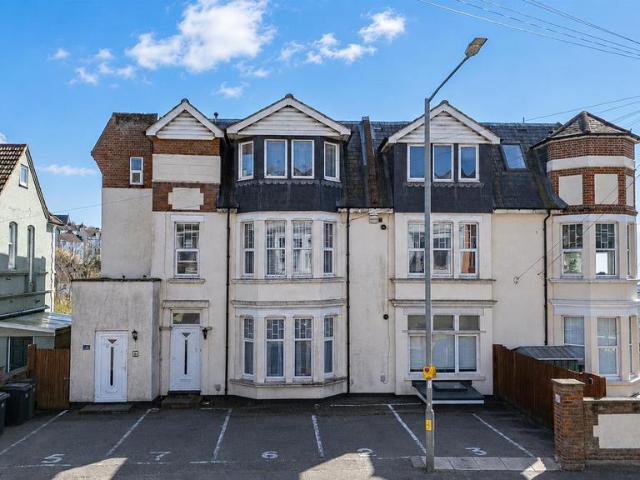 Flat for sale in Broomgrove, Guestling Green