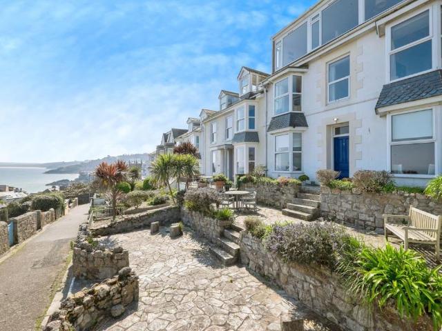 Flat for sale in Penbeagle, Cornwall
