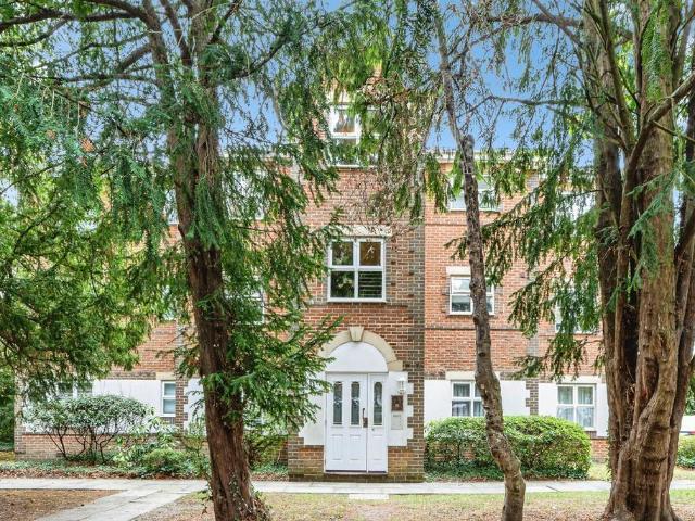 Flat for sale in Basingstoke, Basingstoke and Deane