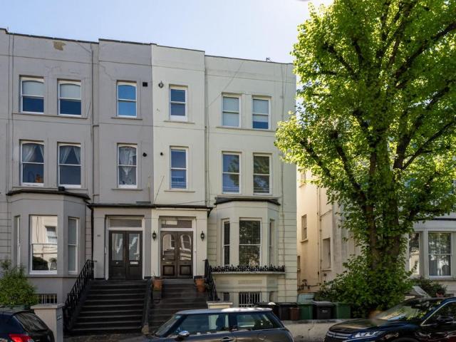 Flat for sale in South Hampstead, Greater London
