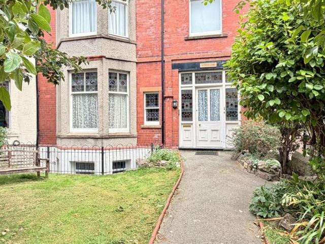 Flat for sale in Llandudno, Wales