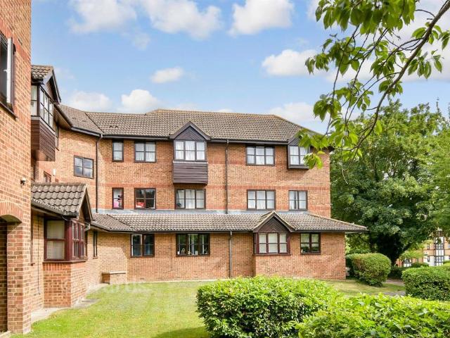 Flat for sale in Stone, Monks Orchard