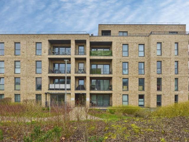 Flat for sale in Milton Keynes