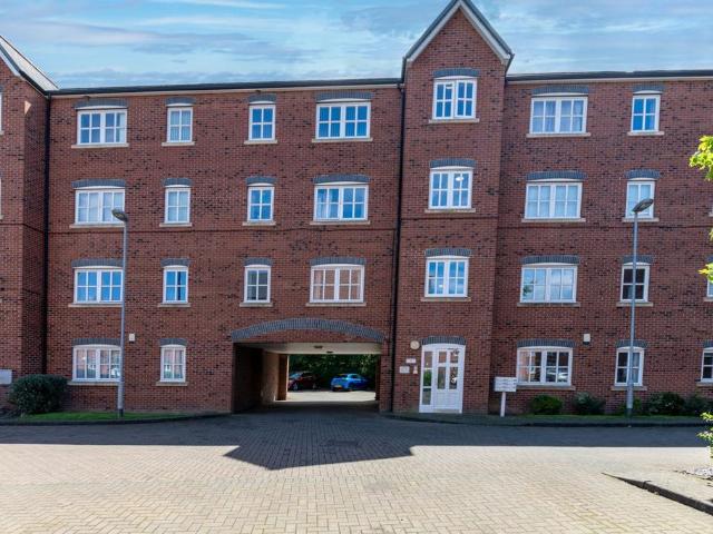 Flat for sale in Rossmore, Cheshire