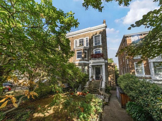 Flat for sale in London Borough of Lewisham, Blackheath
