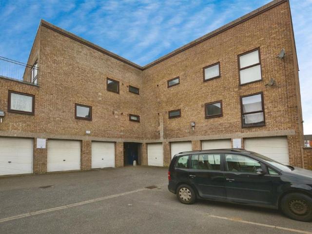 Flat for sale in Frodingham, Dragonby