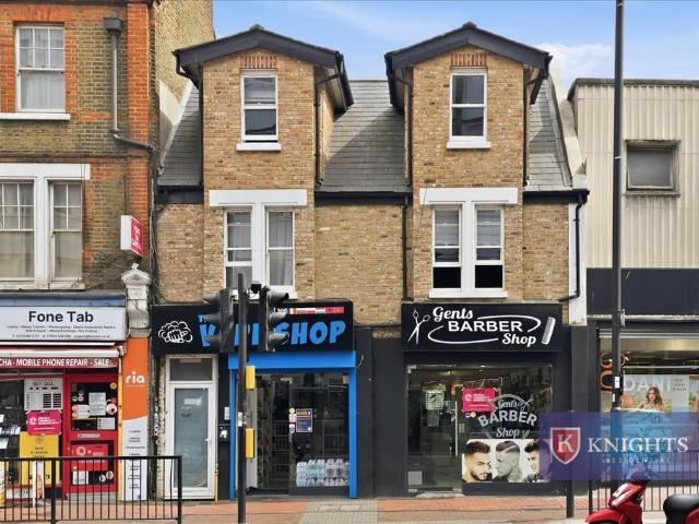 Flat for sale in Upper Edmonton, Greater London