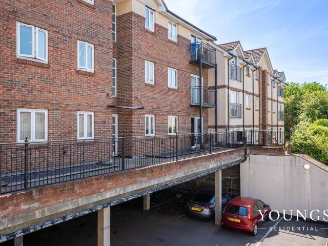 Flat for sale in Wickford