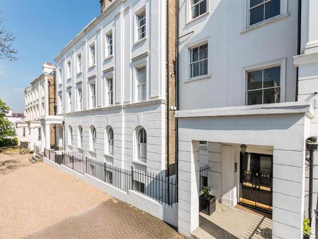 Flat for sale in Camberwell, Greater London
