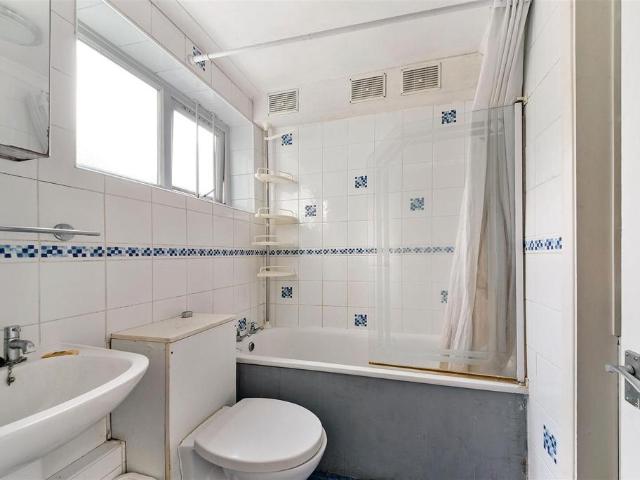Flat for sale in Archway, Greater London