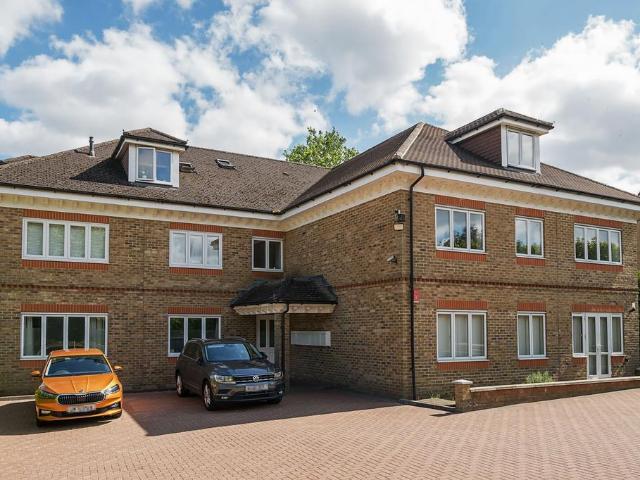 Flat for sale in Batchworth