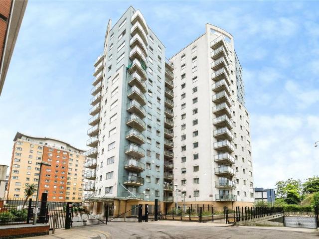 Flat for sale in Greater London