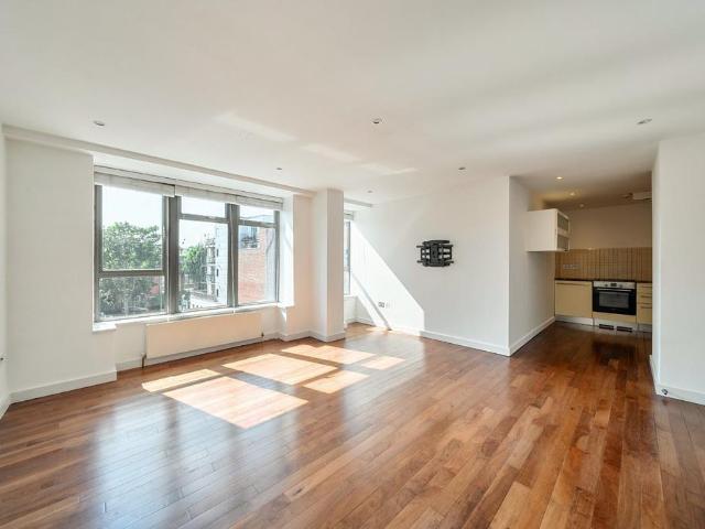 Flat for sale in Crouch End, Greater London