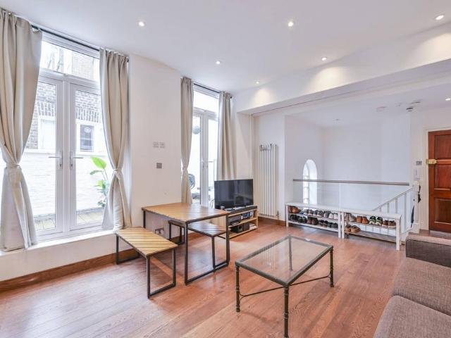 Flat for sale in South Kensington, Isle Of Man