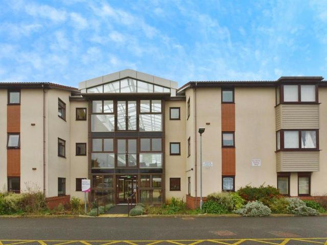 Flat for sale in Green Park, Milton Keynes