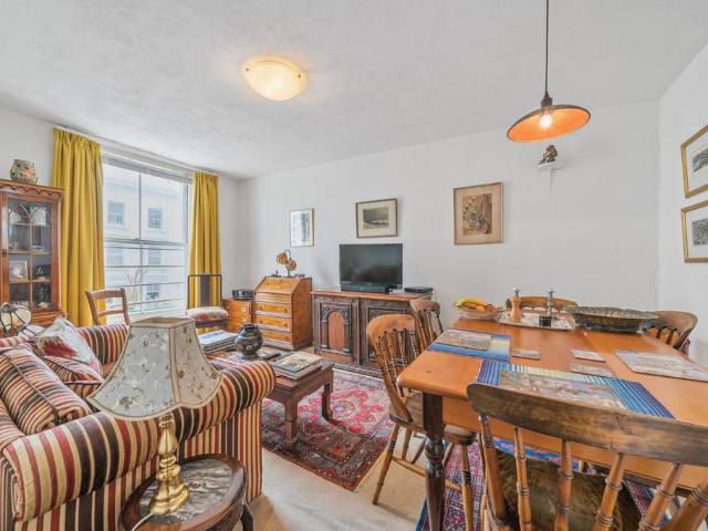 Flat for sale in Kensal Town, Bayswater