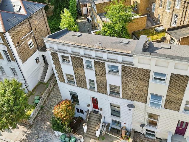 Flat for sale in Kentish Town, Greater London