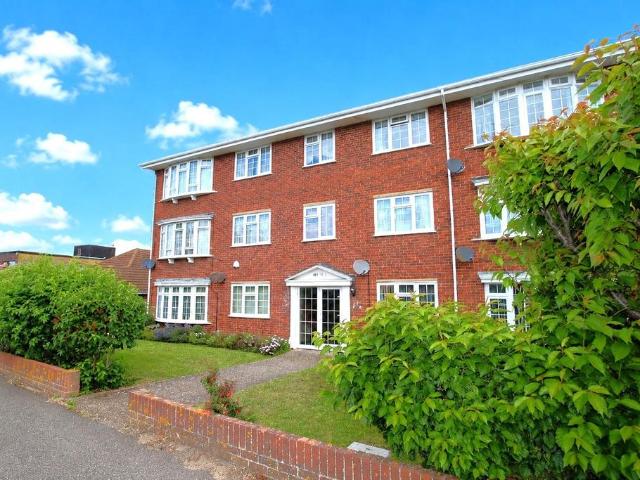 Flat for sale in Holland-on-Sea, Dale Hill