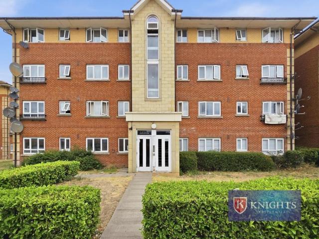 Flat for sale in Lower Edmonton, Greater London