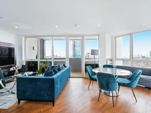 Flat for sale in Canning Town, Greater London