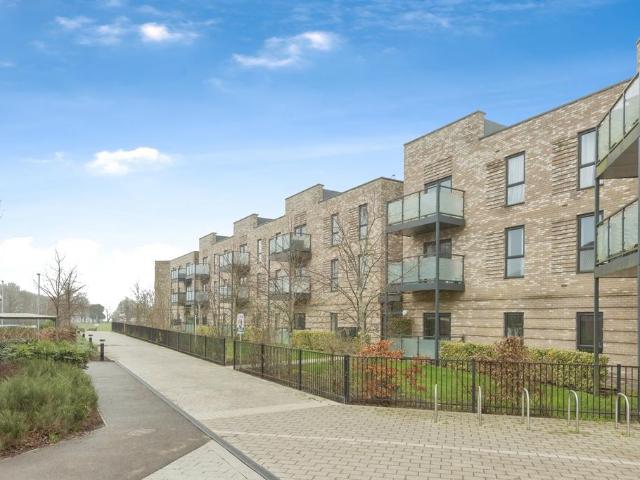 Flat for sale in Southborough, Sandown Park