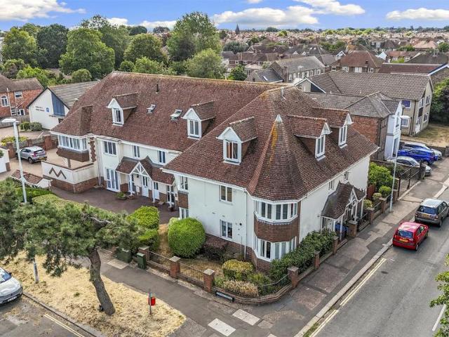 Flat for sale in West Worthing, Worthing