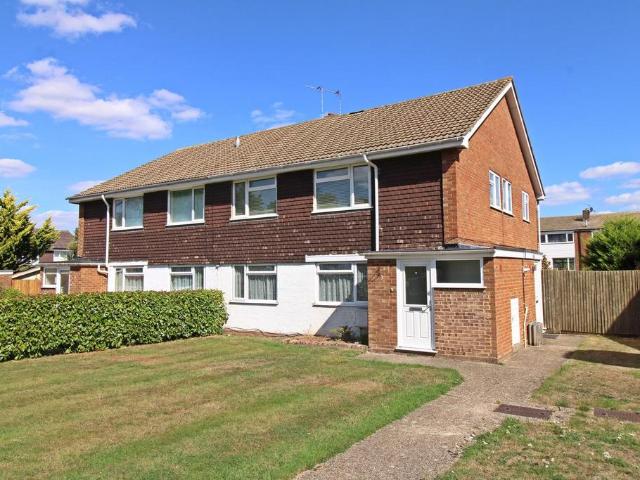 Flat for sale in Hayes, Greater London