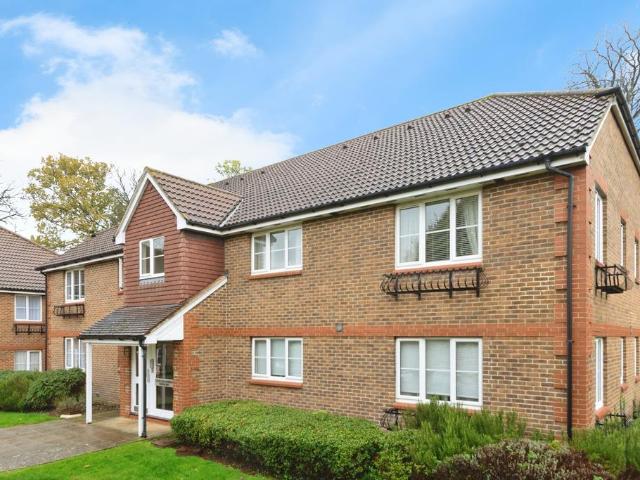 Flat for sale in Beddington, Greater London