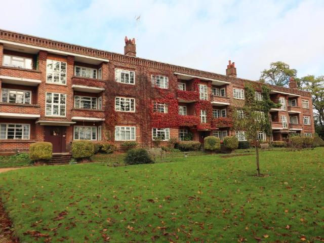 Flat for sale in Spring Park, Luton