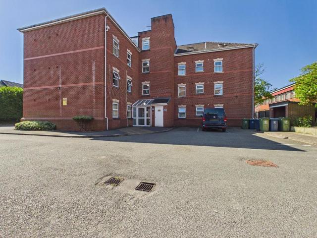 Flat for sale in Roby Mill, Lancashire