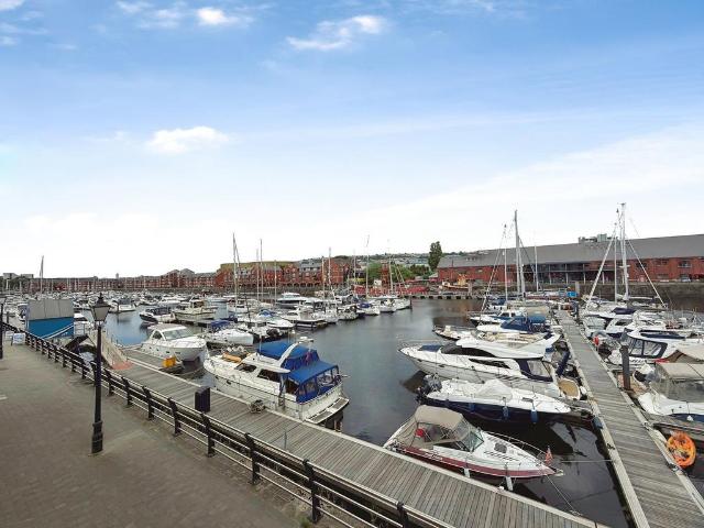Flat for sale in Nangreaves, Wales