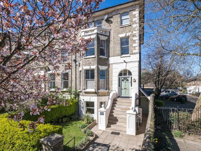 Flat for sale in London Borough of Lewisham, New Cross