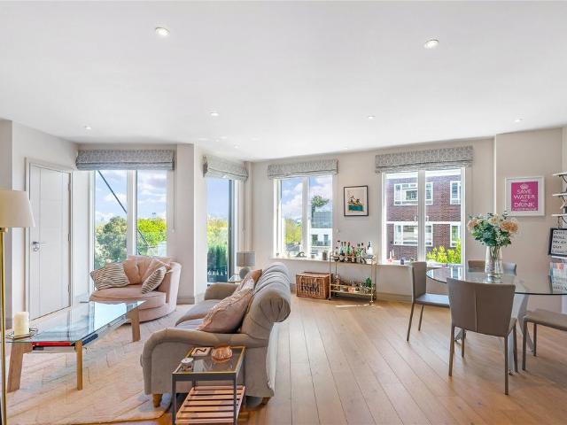 Flat for sale in Putney, Greater London