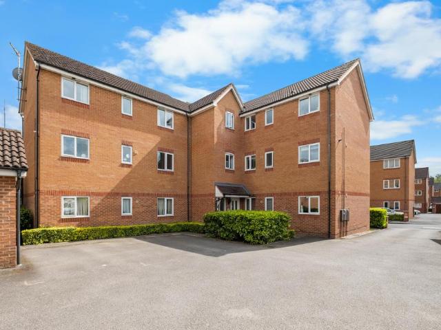 Flat for sale in Stoke Pound, Bromsgrove