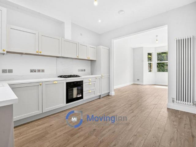 Flat for sale in Streatham Hill, Greater London