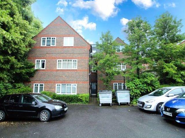 Flat for sale in Farleygreen, Spring Park
